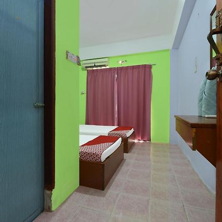 Oyo 90565 Teresek View Motel Куала-Тахан Экстерьер фото