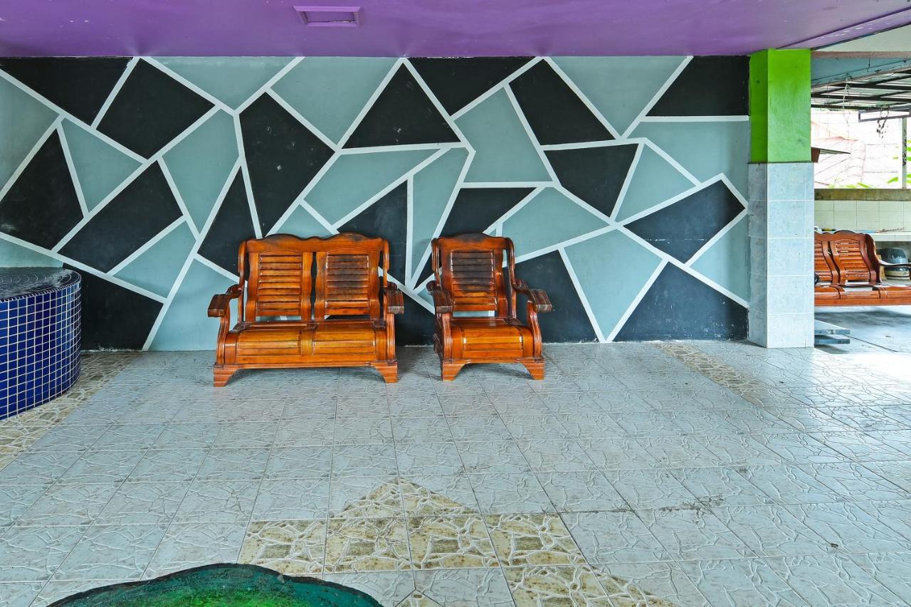 Oyo 90565 Teresek View Motel Куала-Тахан Экстерьер фото