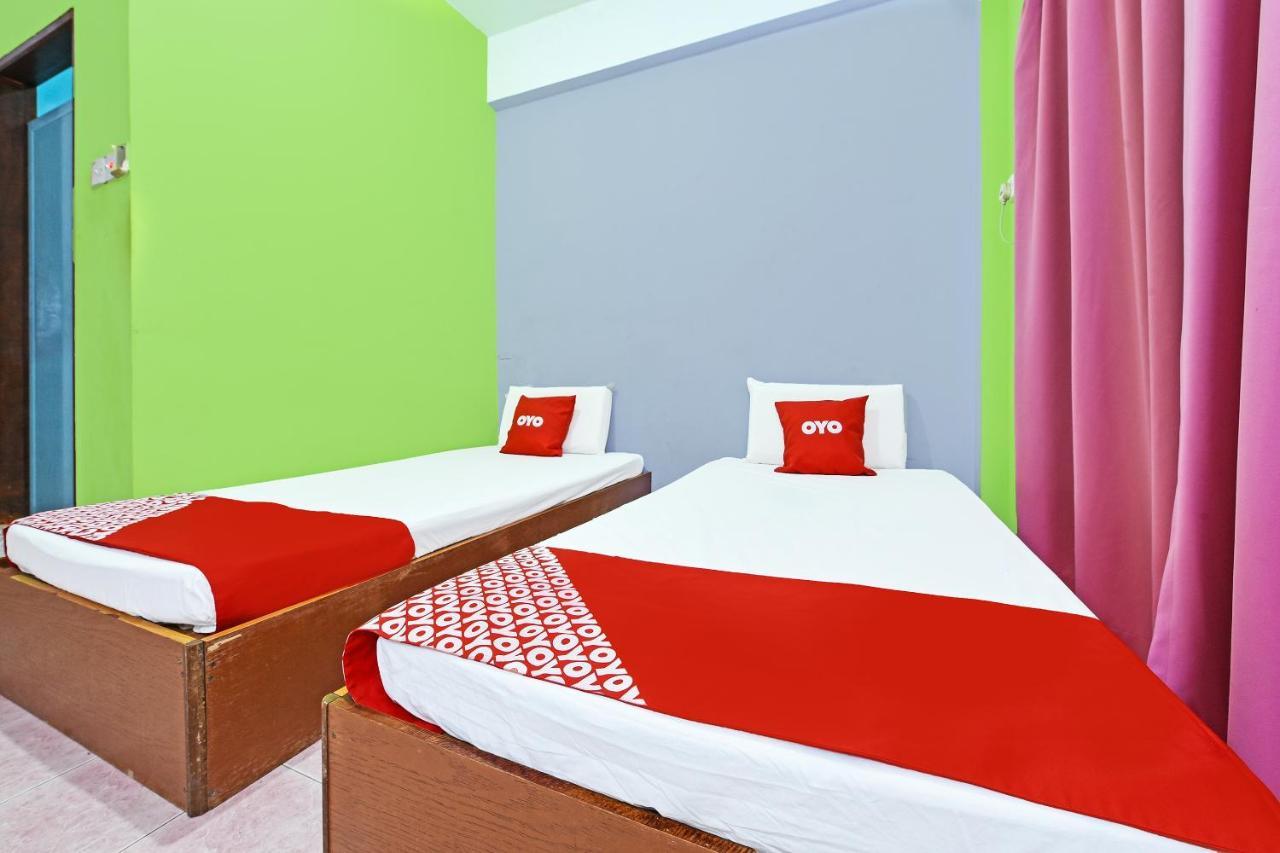 Oyo 90565 Teresek View Motel Куала-Тахан Экстерьер фото