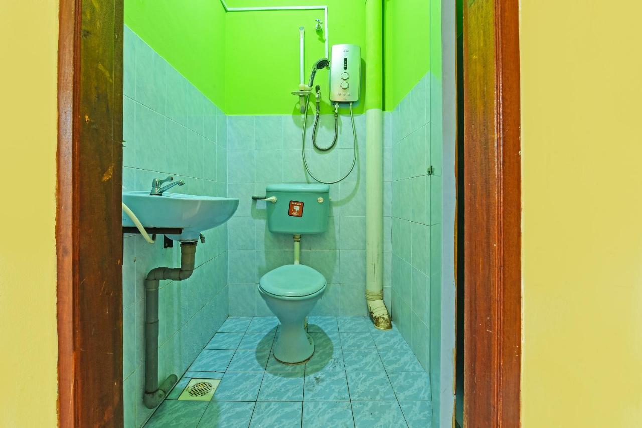 Oyo 90565 Teresek View Motel Куала-Тахан Экстерьер фото