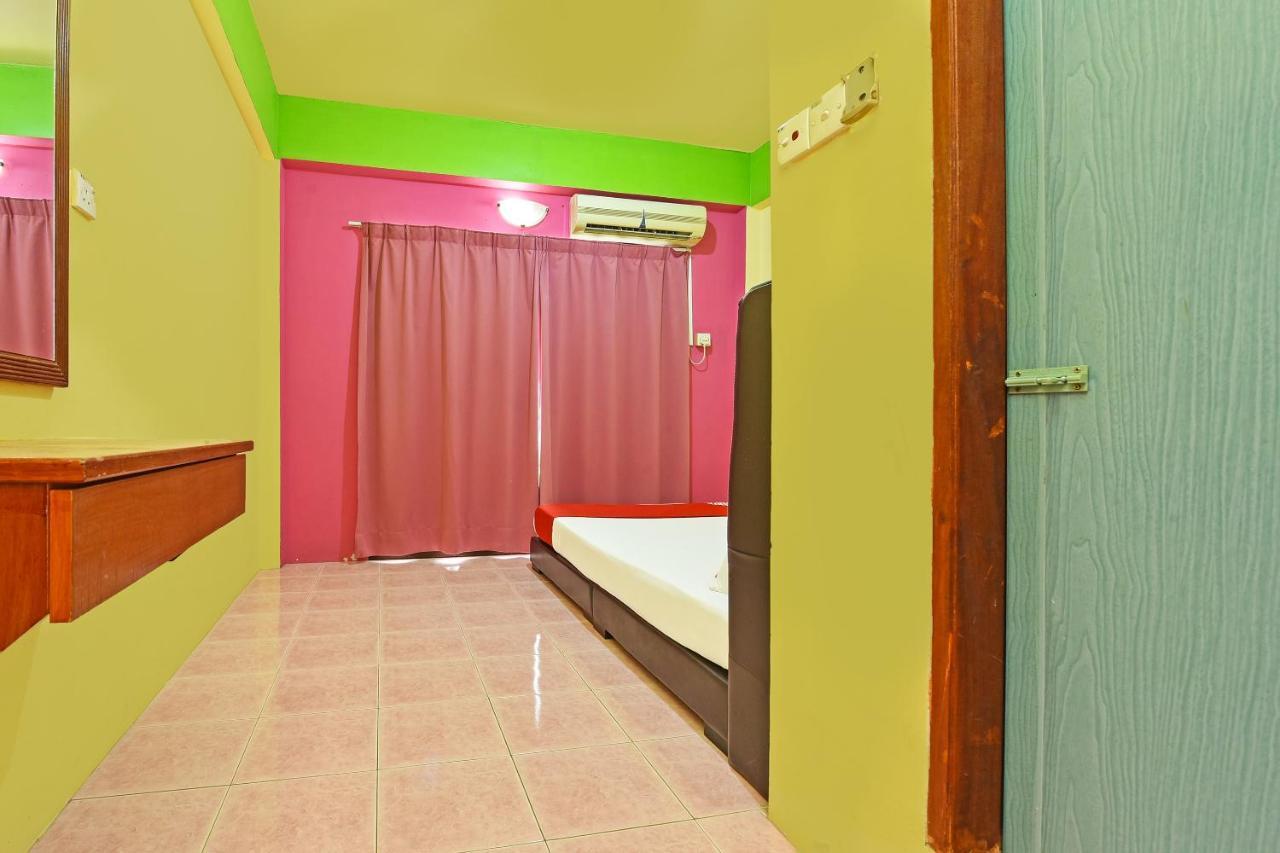 Oyo 90565 Teresek View Motel Куала-Тахан Экстерьер фото